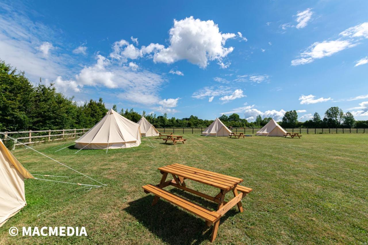 Bell Tent Glamping At Marwell Resort 温切斯特 外观 照片