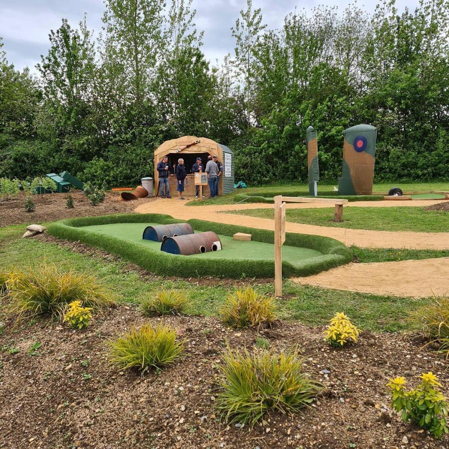 Bell Tent Glamping At Marwell Resort 温切斯特 外观 照片