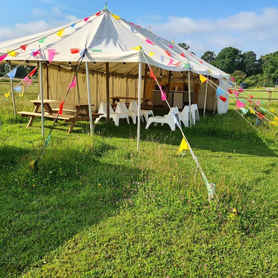 Bell Tent Glamping At Marwell Resort 温切斯特 外观 照片